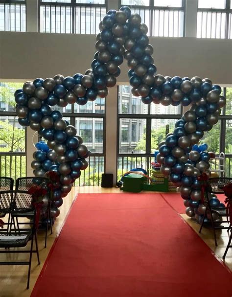 balloon arch with stars